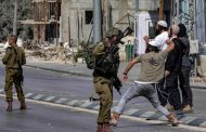 Batı Şeria'daki Filistinliler, askeri üniformalı yerleşimcilerin saldırılarına maruz kalıyor